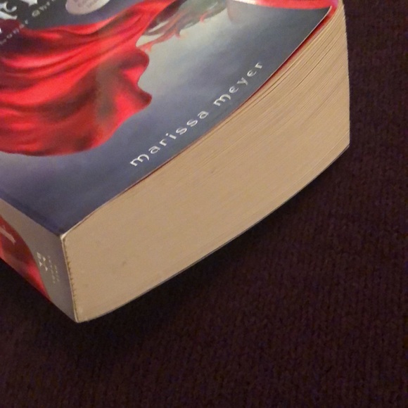 Scarlet by Marissa Meyer Book two of the Lunar Chronicles Slightly damaged - Picture 5 of 6